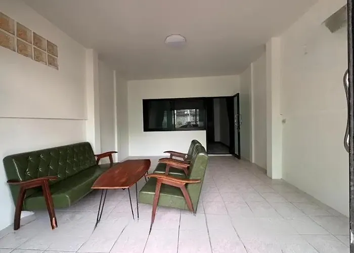 Near Bts Bangchan And Safari Townhouse One Bedroom Cooking