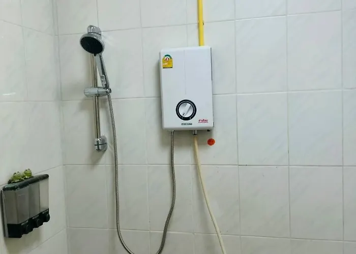 Near Bts Bangchan And Safari Townhouse One Bedroom Cooking